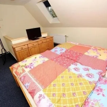 Ferienwohnung Im Landschaftsschutzgebiet, Mit Dachzimmer Und Terrasse Zum Mit Hauseigenem Bade-steg - A82406 *