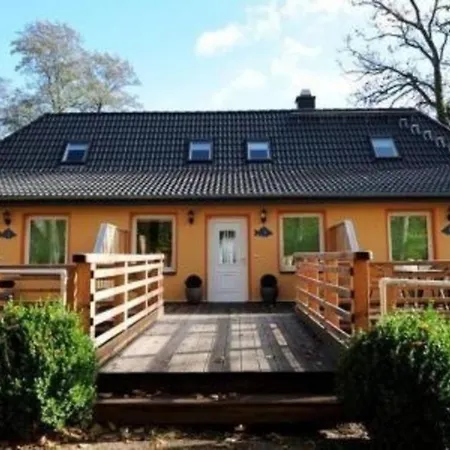 Im Landschaftsschutzgebiet, Mit Dachzimmer Und Terrasse Zum Mit Hauseigenem Bade-steg Appartement