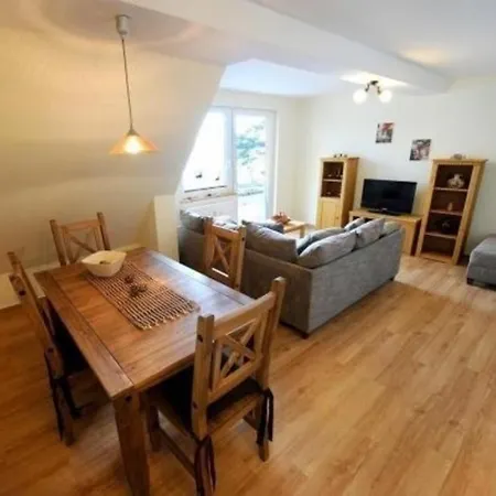 Im Landschaftsschutzgebiet, Mit Dachzimmer Und Terrasse Zum Mit Hauseigenem Bade-steg Appartement *