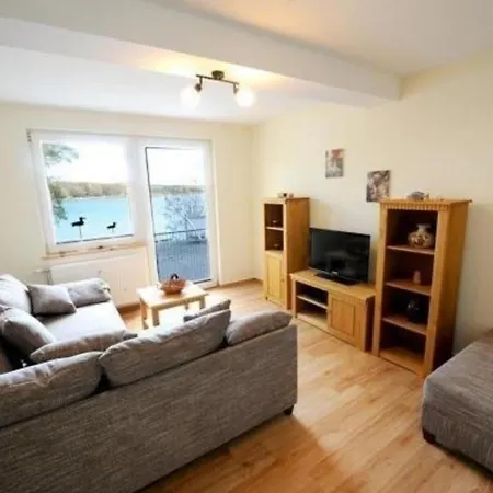 Ferienwohnung Im Landschaftsschutzgebiet, Mit Dachzimmer Und Terrasse Zum Mit Hauseigenem Bade-steg - A82406