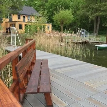 Im Landschaftsschutzgebiet, Mit Dachzimmer Und Terrasse Zum Mit Hauseigenem Bade-steg Appartement *