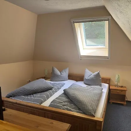 Im Landschaftsschutzgebiet, Mit Dachzimmer Und Terrasse Zum Mit Hauseigenem Bade-steg