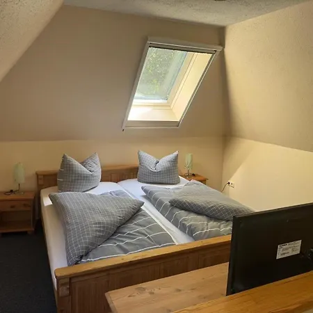 Im Landschaftsschutzgebiet, Mit Dachzimmer Und Terrasse Zum Mit Hauseigenem Bade-steg Appartement Neukloster