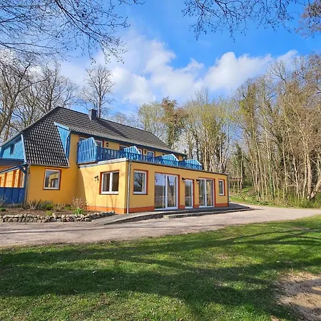 Im Landschaftsschutzgebiet, Mit Dachzimmer Und Terrasse Zum Mit Hauseigenem Bade-steg Apartment Neukloster