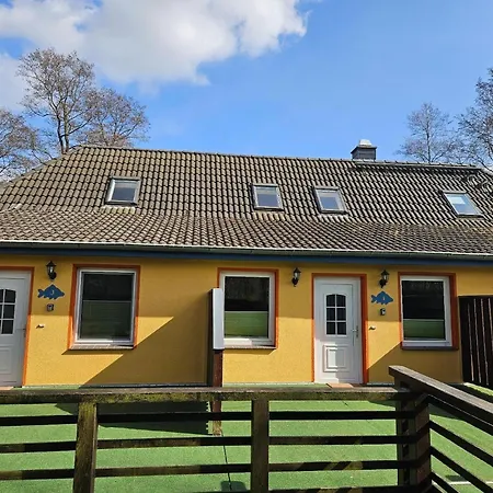 Appartement Im Landschaftsschutzgebiet, Mit Dachzimmer Und Terrasse Zum Mit Hauseigenem Bade-steg